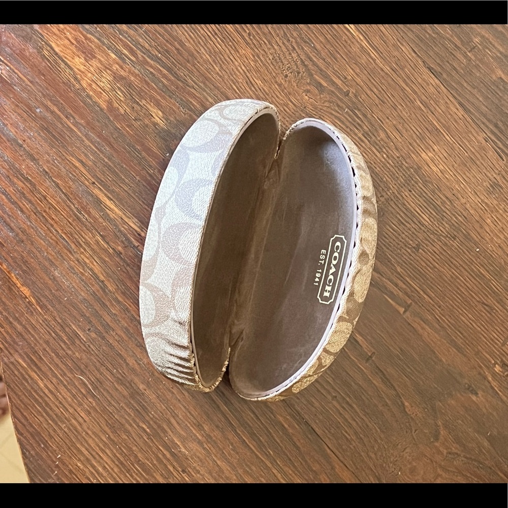Coach clamshell Sunglasses case - signature print